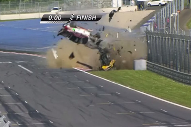 gt4-crash1