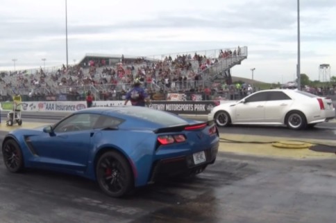 Video: Girl on Girl C7 Z06 vs CTS-V