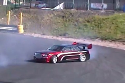 Video: Sliddin' and Drifting in a Viper V10 Powered Chrysler 300