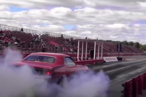 Video: Hemi Grudge Match 1968 Hemi Roadrunner vs 1970 Hemi 'Cuda