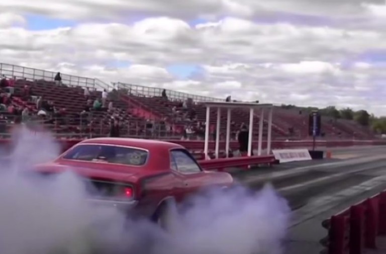 Video: Hemi Grudge Match 1968 Hemi Roadrunner vs 1970 Hemi 'Cuda