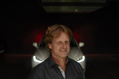 Ford Testing High-Tech Headlights That Highlight Humans, Animals