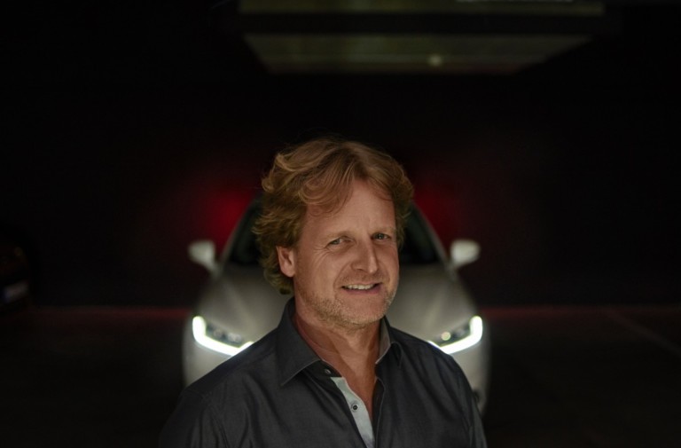 Ford Testing High-Tech Headlights That Highlight Humans, Animals