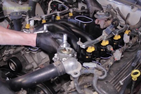 Video: Late Model Restoration Replaces A 4.6 Two-Valve Intake