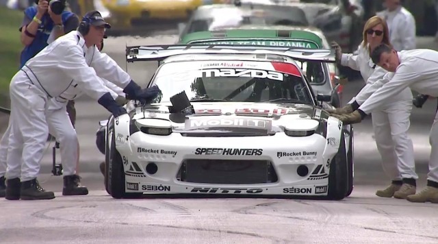 The stance of this FD RX7 is just absolutely perfect.