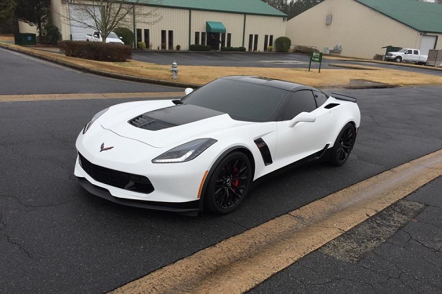 Nine-Second Corvette Z06 Lines Up Against A Lamborghini Huracan