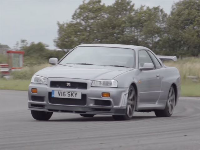 Video: GT-R Showdown: R34 vs. R35