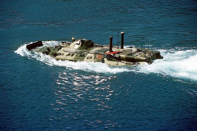 BTR-80_swimming