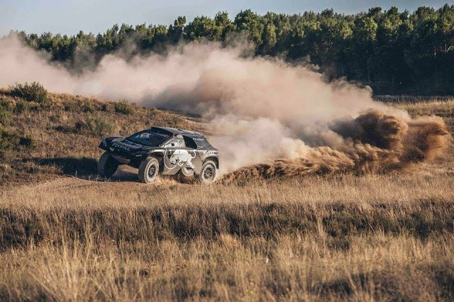 Peugeot-2008-DKR-4