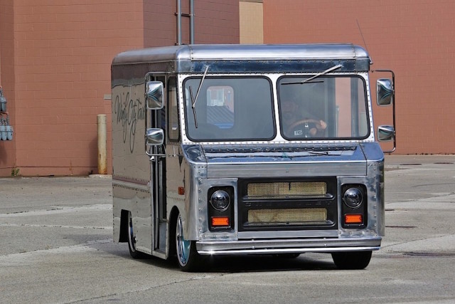 With a good polish, you could literally see yourself in the reflection of this '70 P10.