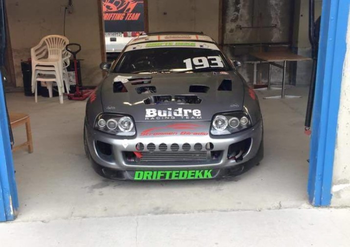 Video: Mønster Supra Drift Car Vaporizes Tires