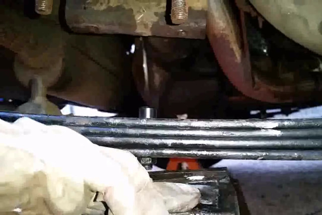 It's important to align the rubber cushions properly when reinstalling them. 