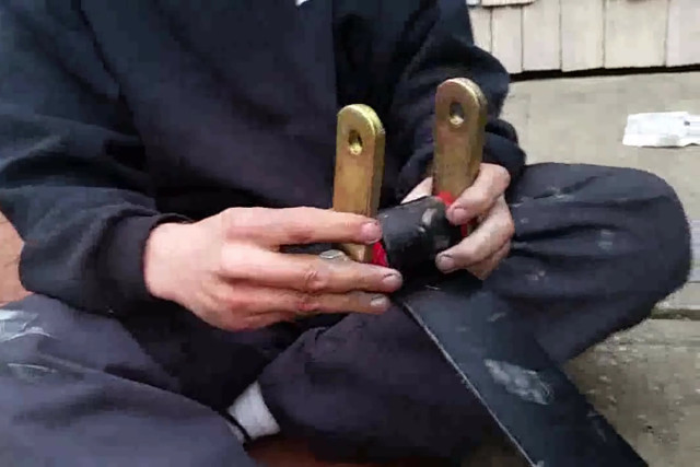 Be sure you insert the shackle-to-spring bolt the right direction. 