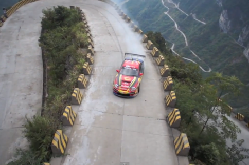 Video: Supra and Soarer Drift the Touge