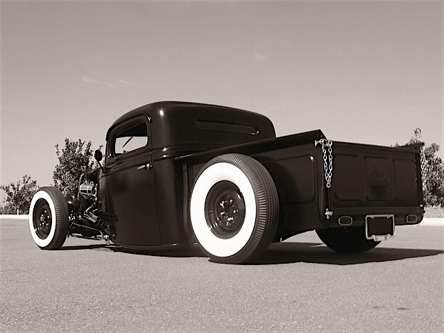 Video: Taking A Ride In Hunter Speed & Kustoms 1935 Ford Pickup