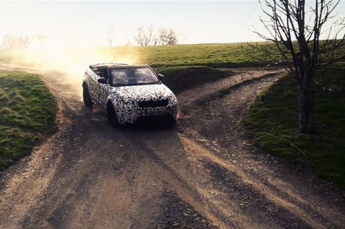 Video: Range Rover Evoque Goes Off-Road Topless
