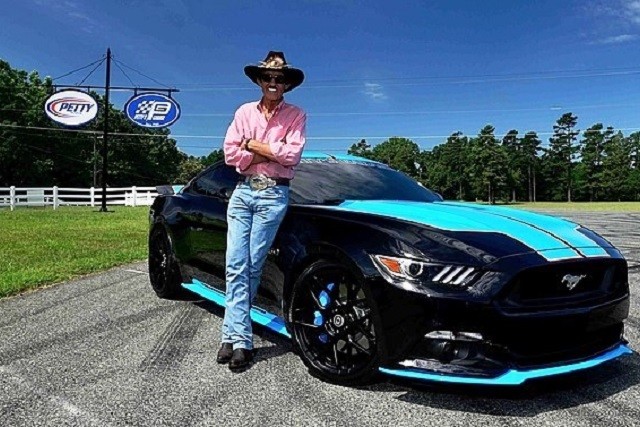 king-mustang-3