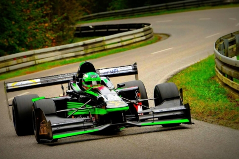 Video: F3000 Car Throws Sparks at Hillclimb