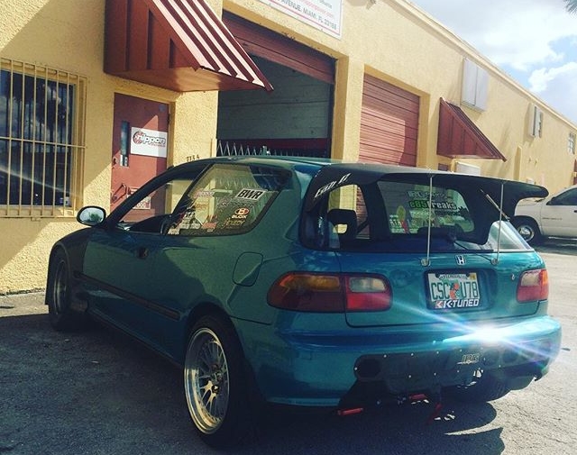 Video: Roll-On Drag 800-HP Turbo Civic Owns The Freeway