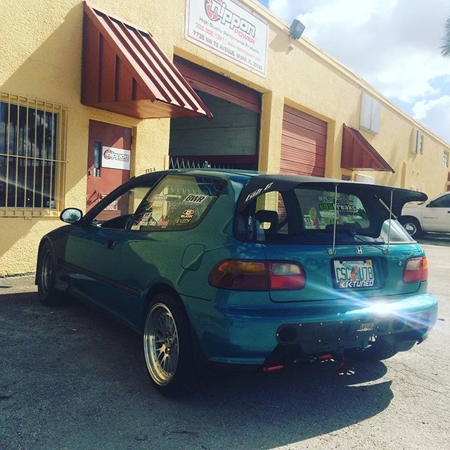 https://scontent.cdninstagram.com/hphotos-xpt1/t51.2885-15/s640x640/sh0.08/e35/12331433_205364243132302_893227612_n.jpg