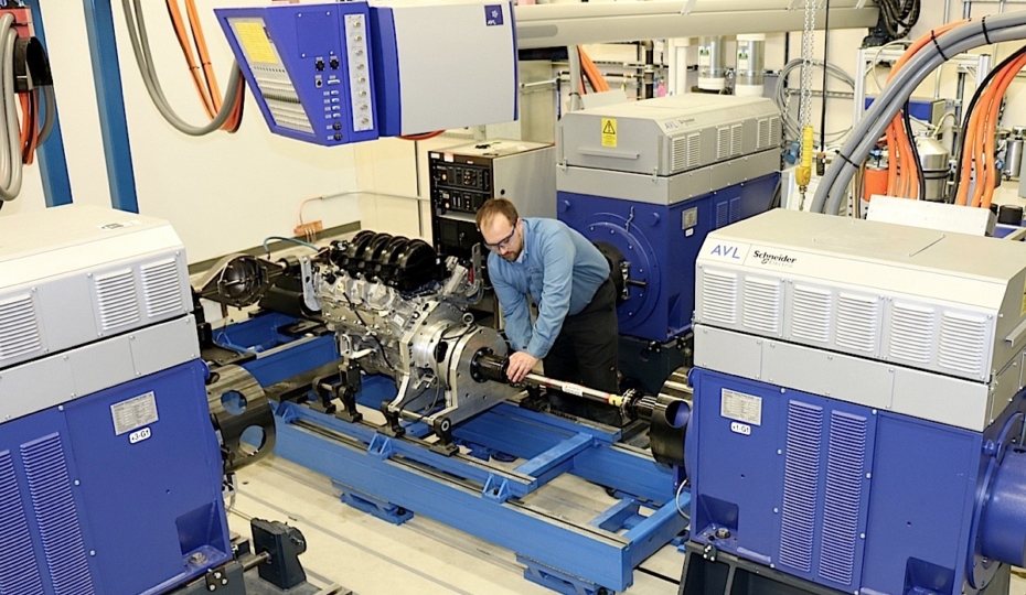 Inside Look: The Amazing GM Powertrain Center's Race Program