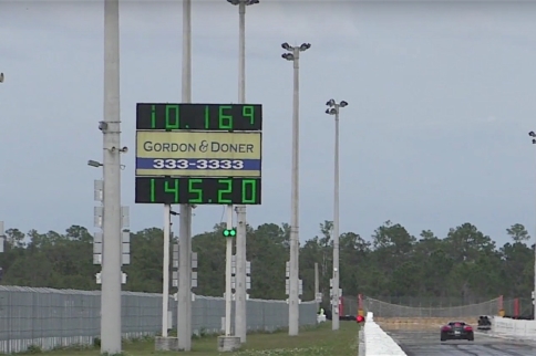 Video: Porsche 918 Supercar Attacks The 1/4-Mile