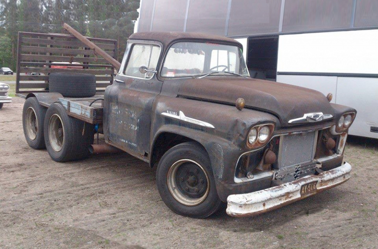 Video: A 1,000 Horsepower Tow Truck You Don't Want To Mess With