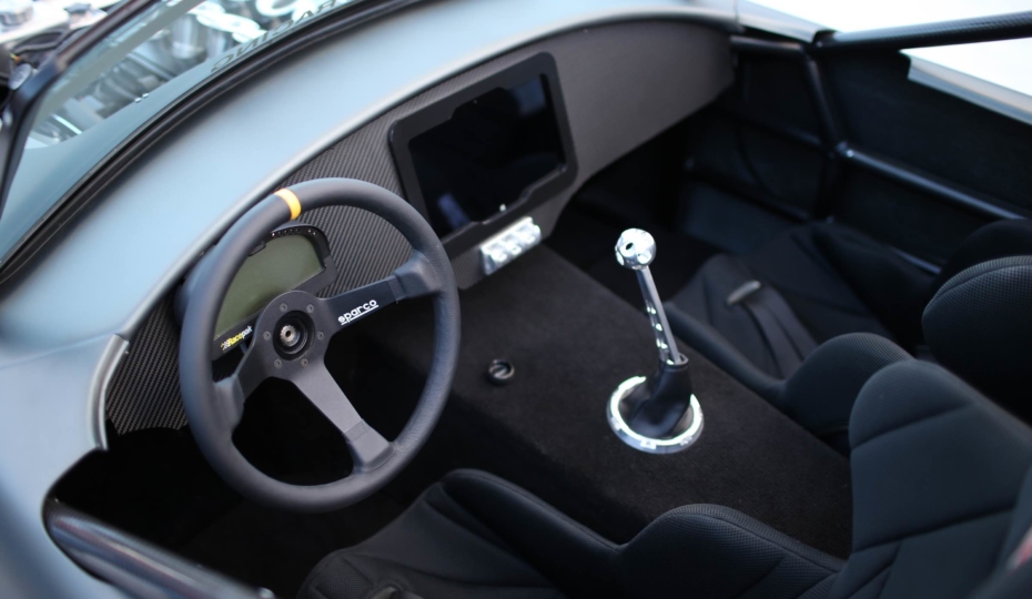 A Simple, Feature-Packed Interior For Project Cobra Jet Challenge