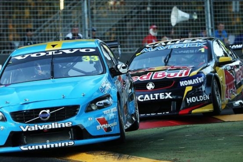 Video: Spectacular V8 Battle at Adelaide