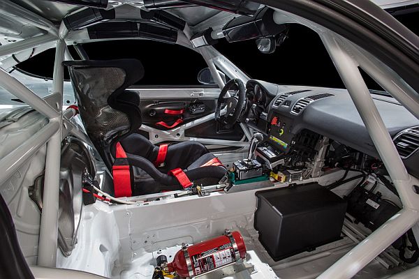 http://www.automobilsport.com/uploads/_neustart11/november-14-2015/porsche-cayman-gt4-clubsport-2.jpg