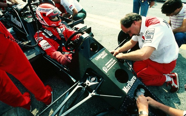http://img00.deviantart.net/3ac4/i/2012/285/a/e/niki_lauda__1984__by_f1_history-d5hkpao.jpg