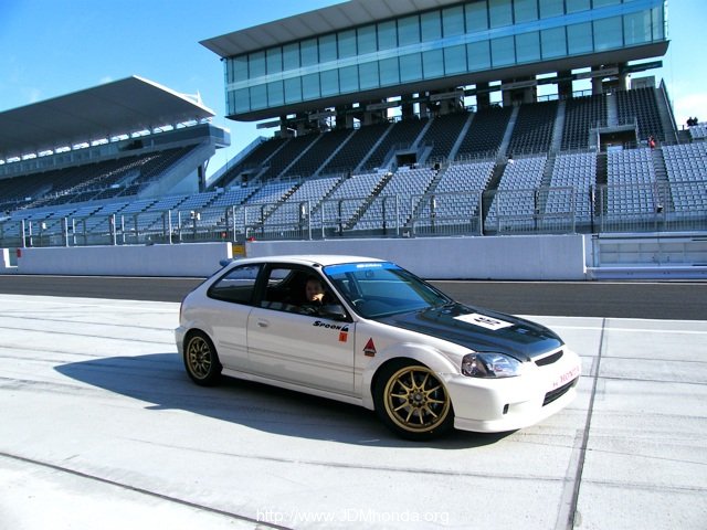 Video: Spoon's Featherweight Civic Type R