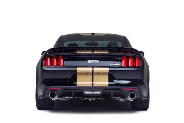 The Shelby's rear-end is just as menacing as the front thanks to it's gold and black Hertz livery and Shelby exterior upgrades.