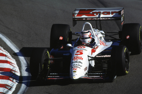 Video: Mansell Brushes the Walls at Long Beach