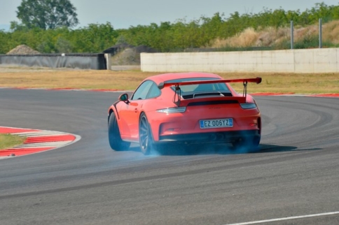 Video: GT3 RS at Suzuka Brushes Radical's Record