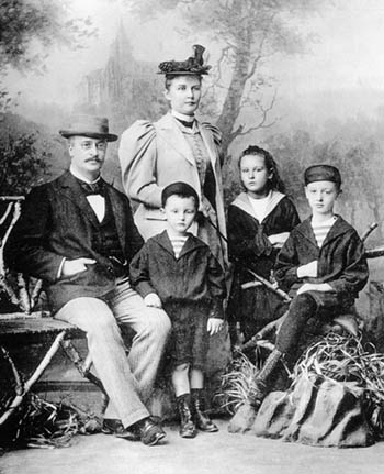 The Diesel Family; Rudolph, Eugen, Martha, Heddy and Rudolph Jr. in 1900 - Diesel Duck
