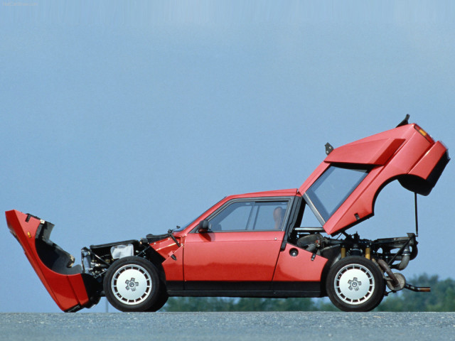 http://dreamaticl.com/images/lancia-delta-s4-stradale-4.jpg