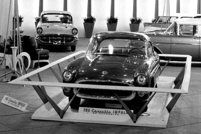 1956-Chevrolet-Corvette-Impala-Dream-Car-at-1957-Chicago-Auto-Show