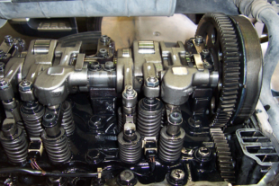 Video: Gasoline Vs Diesel Powered Engines - 4 Differences