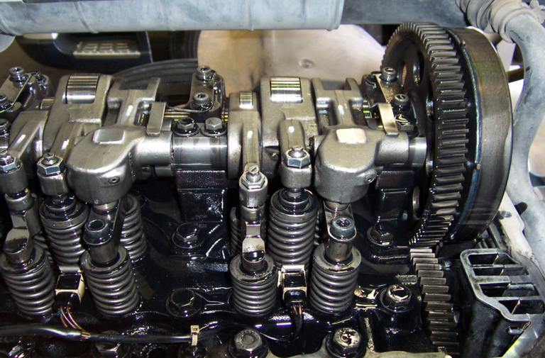 Video: Gasoline Vs Diesel Powered Engines - 4 Differences