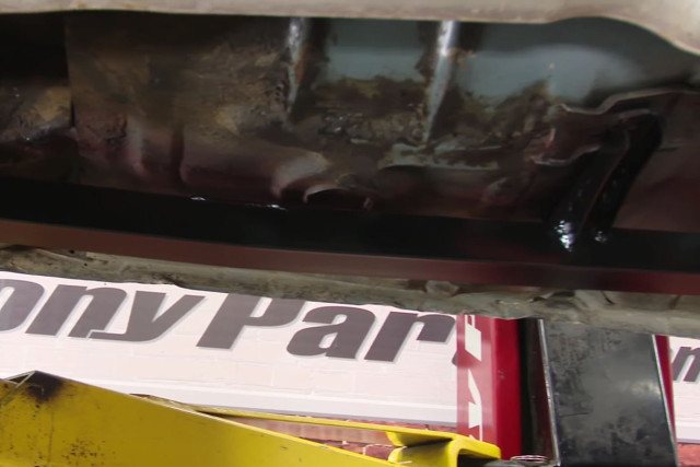 This shows how subframe connectors connect the front and rear subframe sections. 