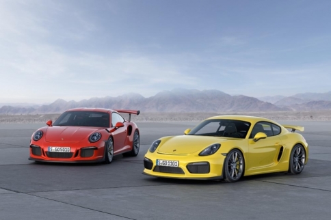 Video: Cayman GT4 Sizes up Against the GT3 RS