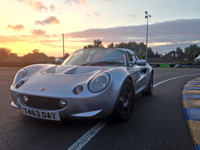 http://images.pistonheads.com/nimg/33331/LotusEliseOwners_IainTurner_04.jpg