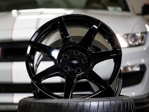 GM could use the same carbon fiber wheel provider as the Shelby GT350R. 