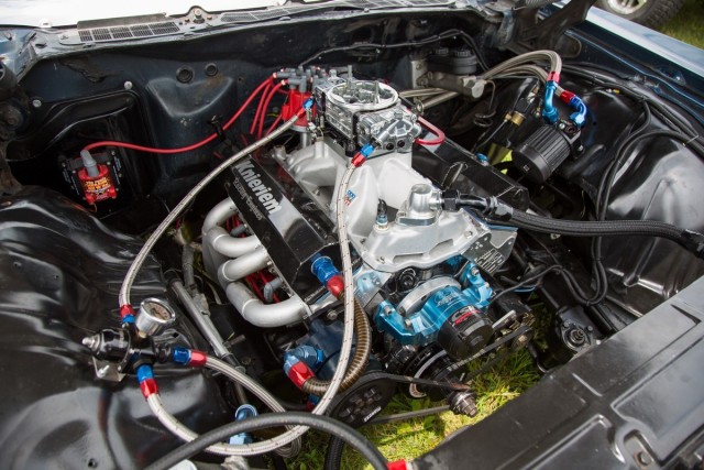 Knieriem Racing Engines took the existing 427 small block and took it out to 434 cubic inches with a custom set of Ross pistons, AFR 245cc heads and Titan intake, Jesel rockers, a Quick Fuel Technology Black iamond series carburetor, American Racing Headers long-tubes,and a XS Racing S1600 16-volt battery.