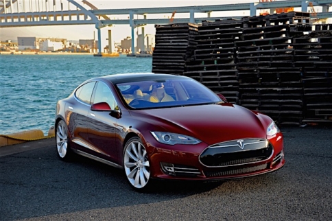 Video: Staying Afloat Through Deep Water In A Model S