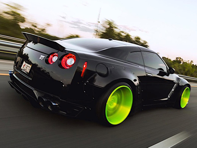 Video: Cruising With This Tricked Out, Bagged R35 GT-R