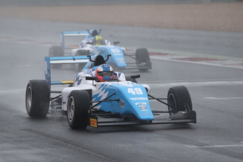Video: Gutsy Bump Drafting at Spa Francorchamps!