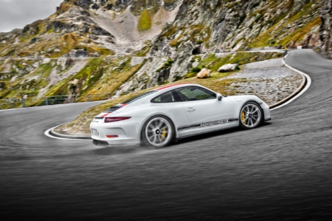 Video: 911 R Blasted on Track, in Mountains