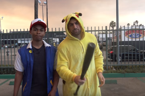 Video: Pokemon Go Plus Mustang = Awkward